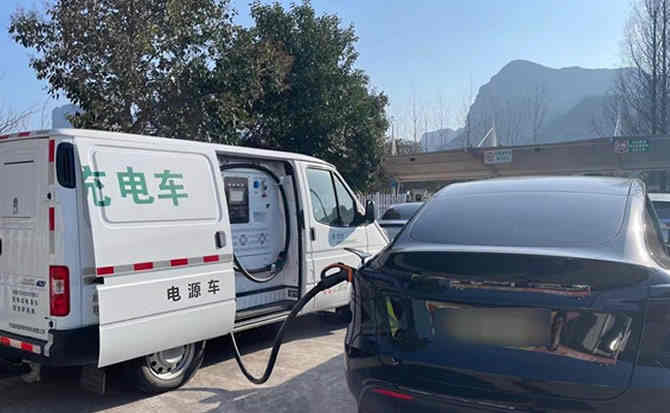 上思汽车搭电