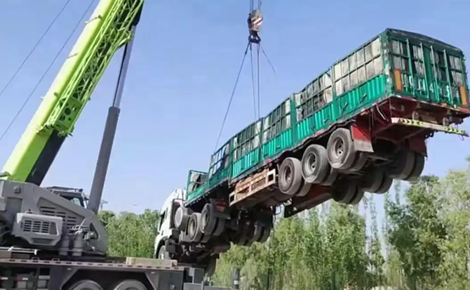 上思道路脱困救援案例